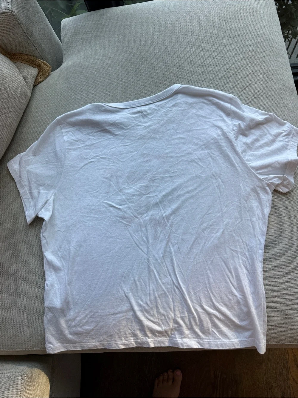 Abercrombie & Fitch White T-Shirt with Red & Black Bow Graphic Embroidery M - Picture 6 of 6